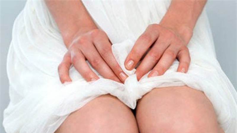 Lau giấy vệ sinh khi đi tiểu, nguy hiểm chết người mà phụ nữ thường gặp phải