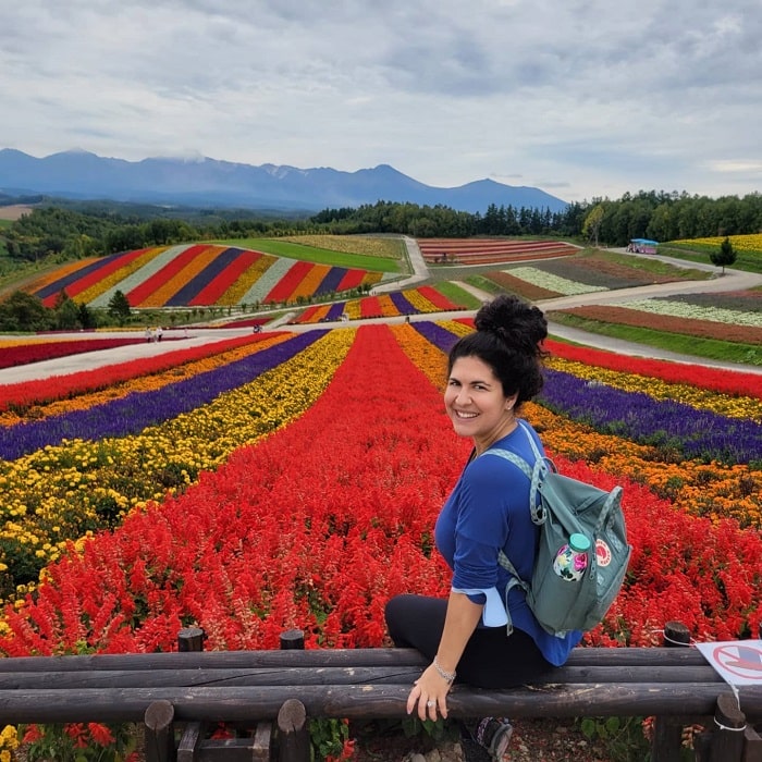 'đứng hình' trước cảnh sắc muôn màu của cánh đồng hoa shikisai no oka