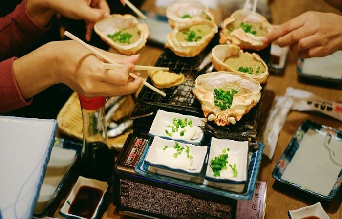Quy tắc trên bàn ăn của người Nhật Bản: Thực khách lịch sự nên và không nên làm gì?
