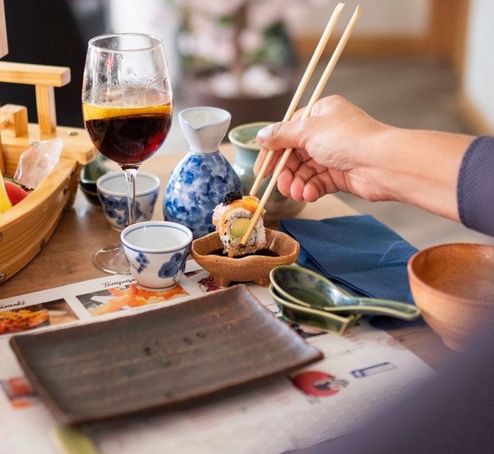 quy tắc trên bàn ăn của người nhật bản: thực khách lịch sự nên và không nên làm gì?
