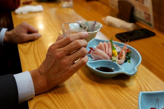 quy tắc trên bàn ăn của người nhật bản: thực khách lịch sự nên và không nên làm gì?