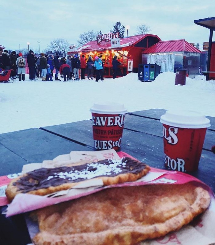 thỏa sức ‘bay nhảy’, ăn bánh chiên cùng chocolate nóng tại sân trượt băng lớn nhất thế giới