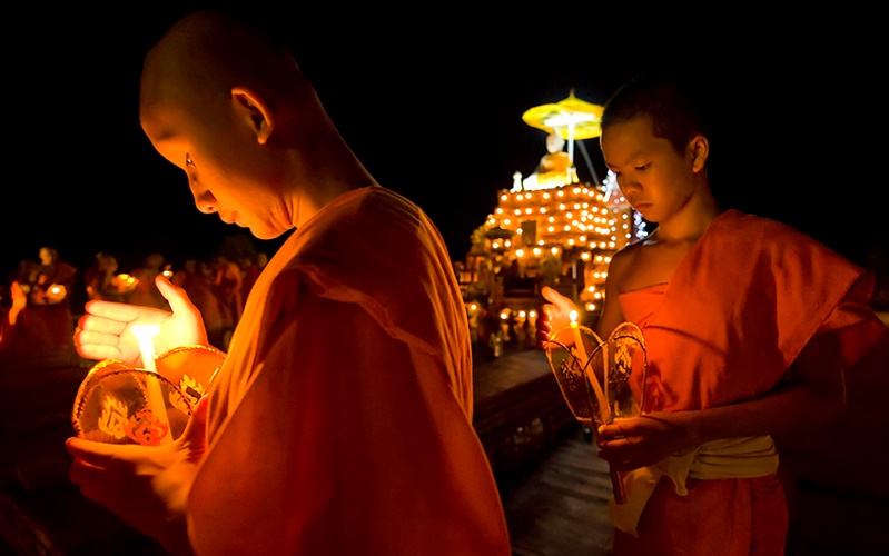 Linh thiêng ngày lễ Phật đản ở Thái Lan