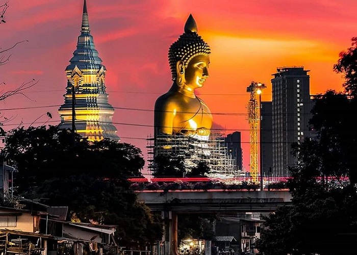 Choáng ngợp tượng Phật Dhammakaya Thep Mongkol ở Bangkok