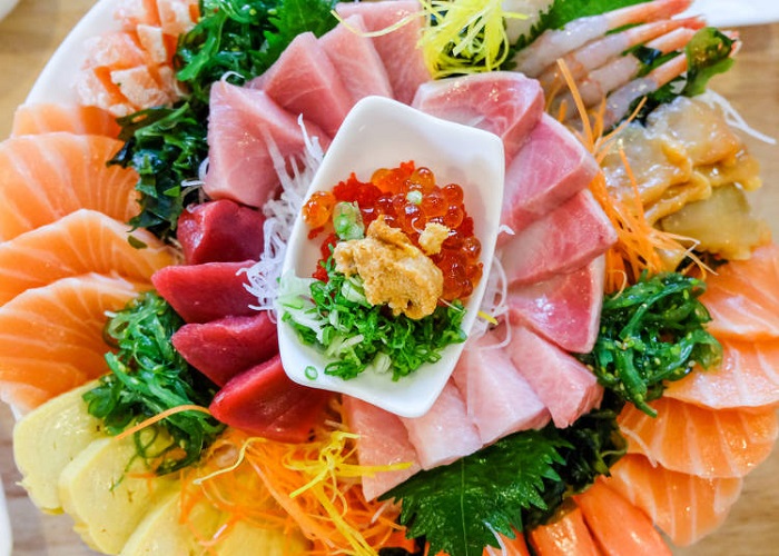 thưởng thức sashimi- tinh hoa của nền ẩm thực nhật bản