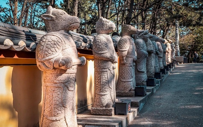khám phá ngôi chùa cổ haedong yonggungsa bên bờ biển nổi tiếng tại hàn quốc