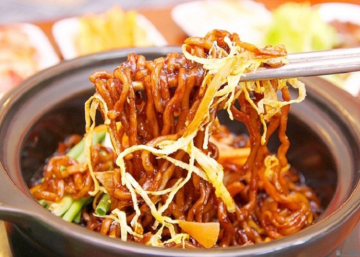 Những món mì hấp dẫn của ẩm thực Hàn Quốc bạn nên ăn dù chỉ một lần