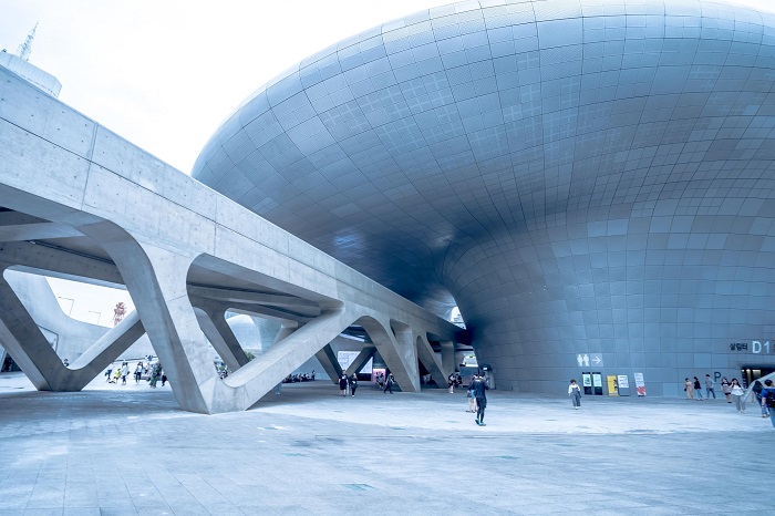 khám phá dongdaemun design plaza – tuyệt tác kiến trúc của thế kỷ 21 tại thủ đô seoul