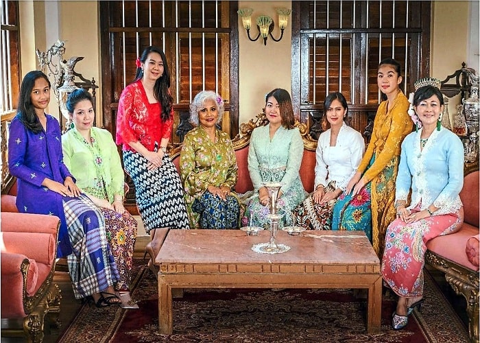 Kebaya – Trang phục truyền thống Indonesia tôn lên nét đẹp phụ nữ Á Đông