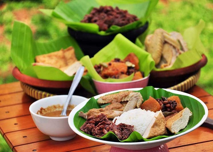 Khám phá hương vị đặc biệt của món ăn đường phố ở Indonesia