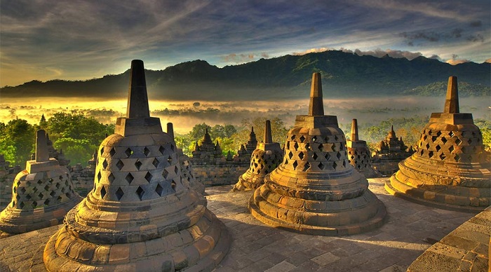 tận hưởng không gian yên bình tại những ngôi chùa ở indonesia