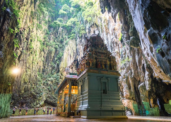 khám phá vẻ đẹp bí ẩn của động batu ở malaysia
