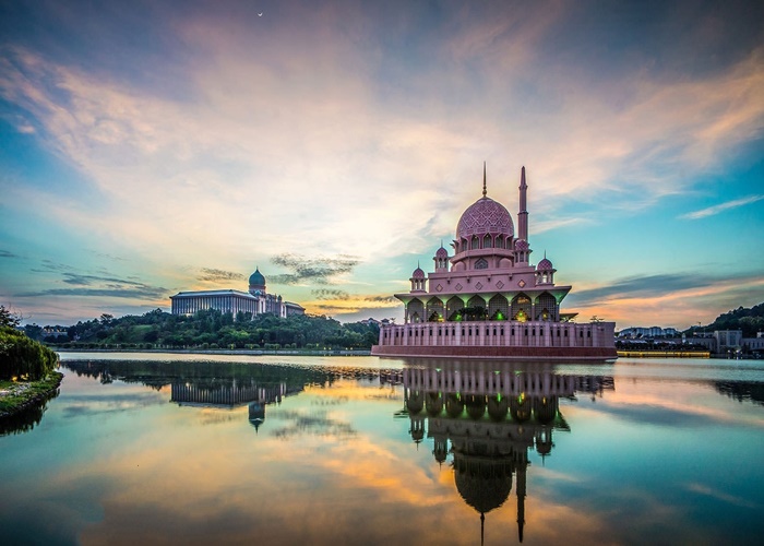 Nhìn ngắm các công trình kiến trúc vĩ đại khi du lịch Putrajaya