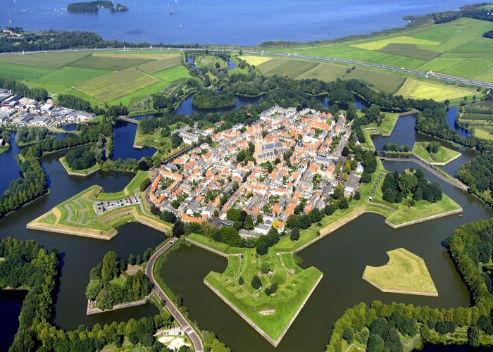 thành phố naarden – pháo đài cổ kính hình ngôi sao ở bắc hà lan