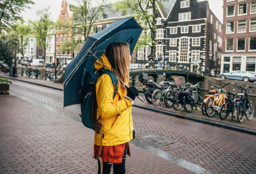 Đi du lịch Amsterdam đúng ngày mưa, phải làm sao?