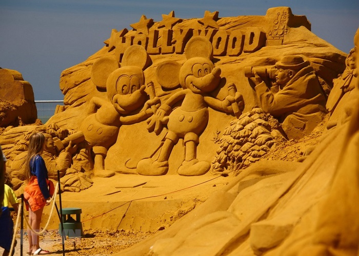 Du lịch Bỉ khám phá lễ hội điêu khắc cát siêu vui, siêu hấp dẫn