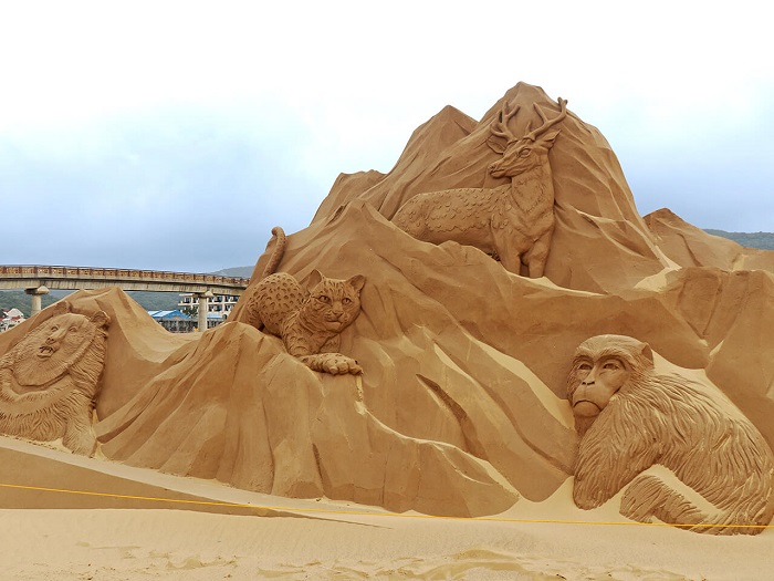 du lịch bỉ khám phá lễ hội điêu khắc cát siêu vui, siêu hấp dẫn