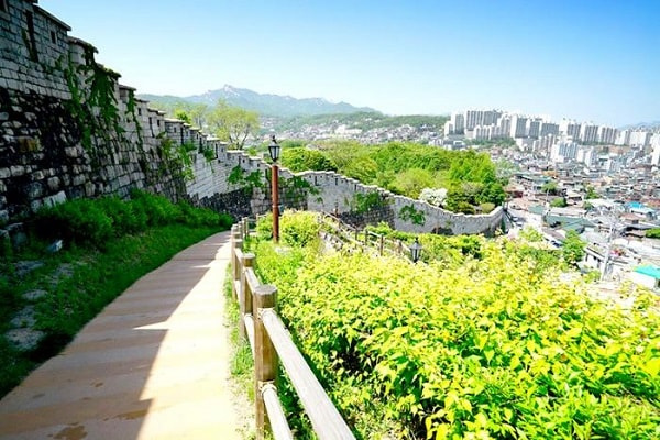 khám phá vẻ đẹp của bức tường thành phố hanyangdoseong seoul