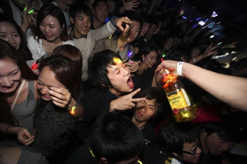 quẩy tung nóc tại top 10 quán bar ở seoul hàn quốc
