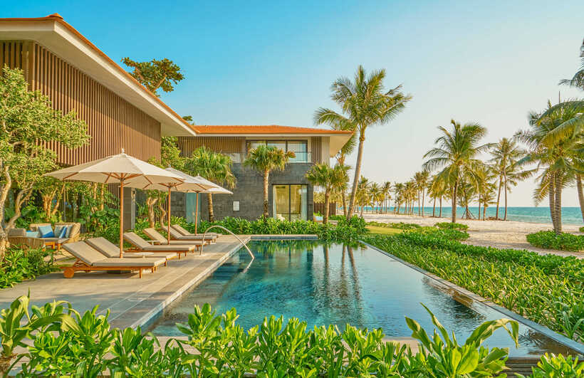 Top 10 villa Phú Quốc ngay sát biển được khách du lịch yêu thích