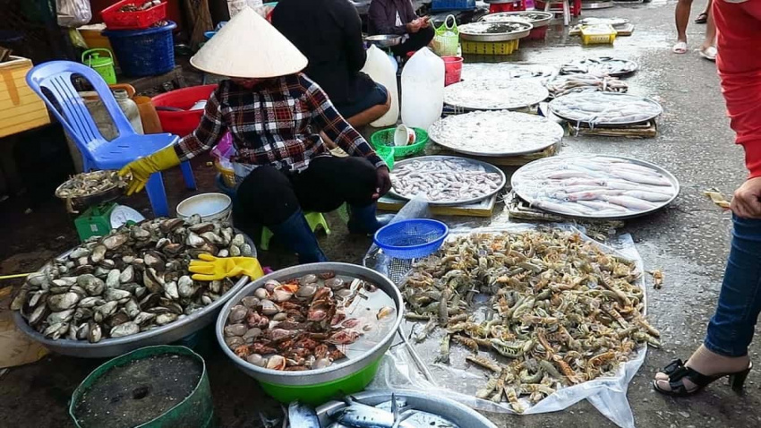 thưởng thức hải sản cực tươi ngon tại chợ hải sản phú quốc