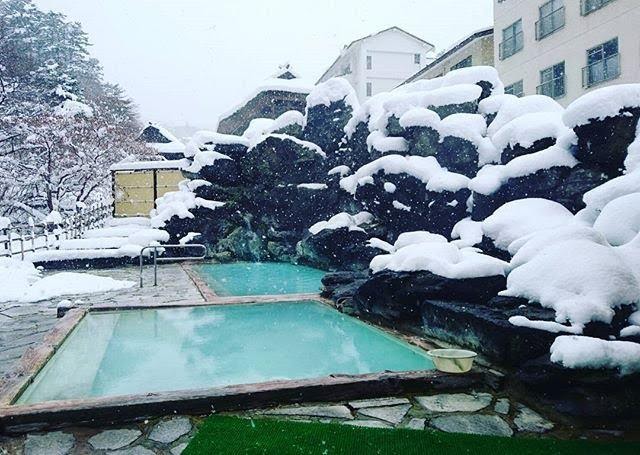 Đến Tohoku ngâm mình trong onsen ngắm tuyết