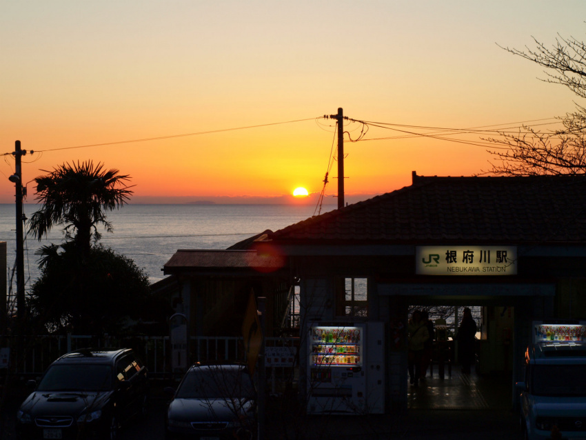 Chiêm ngưỡng khung cảnh lãng mạn của 7 nhà ga bên bờ biển đẹp nhất Nhật Bản