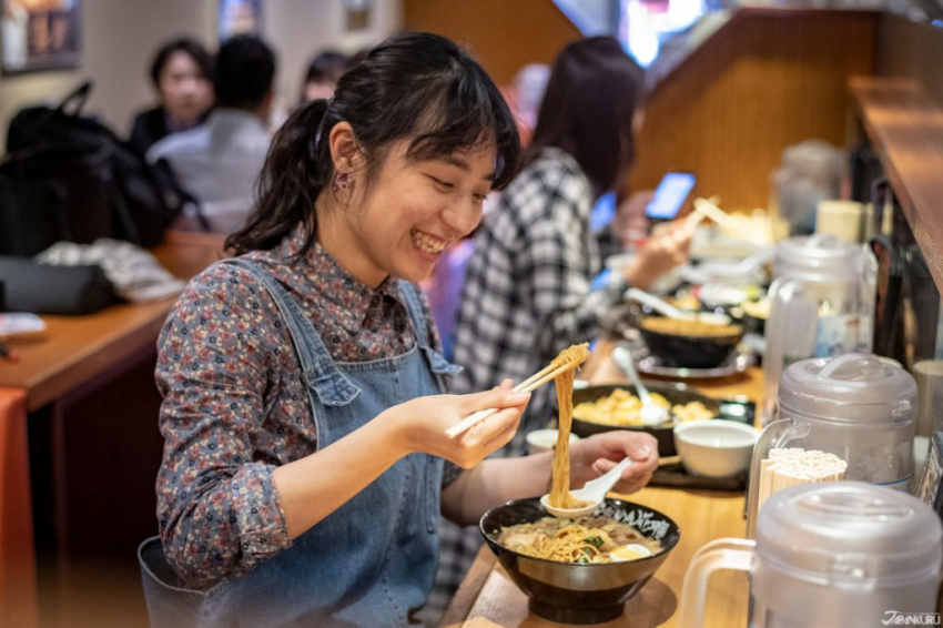 ẩm thực tokyo – quán mì ramen kagetsu arashi nằm sát cổng kaminarimon asakusa