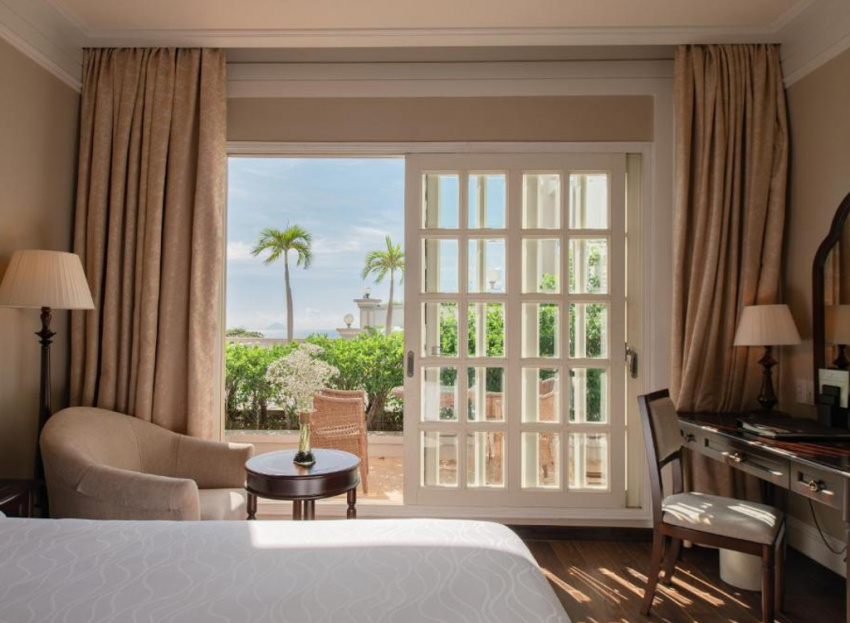 sunrise nha trang beach hotel & spa – review chi tiết từ a – z
