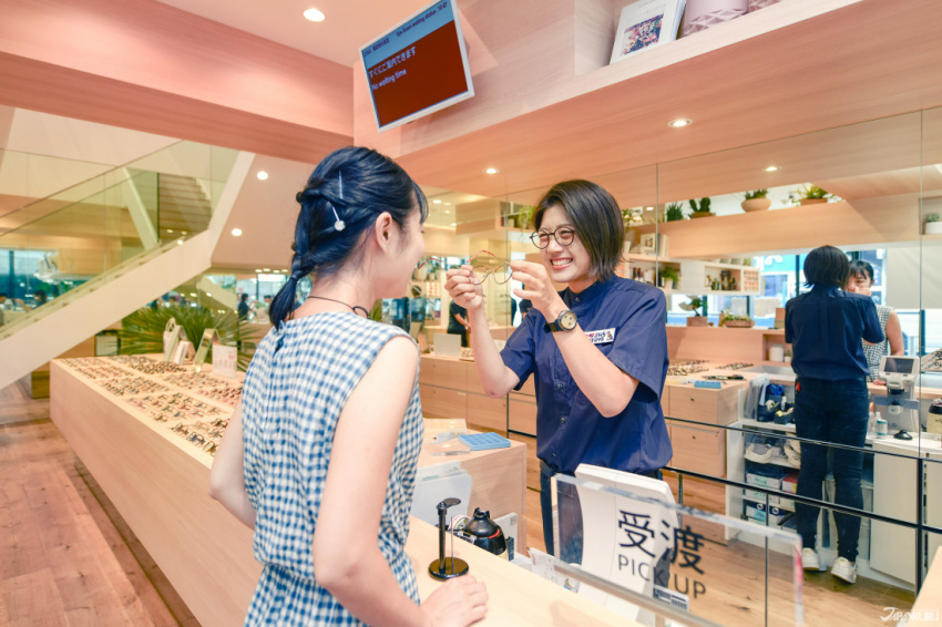 ghé thăm cửa hàng kính mắt jins với công nghệ độc đáo chỉ có ở shibuya