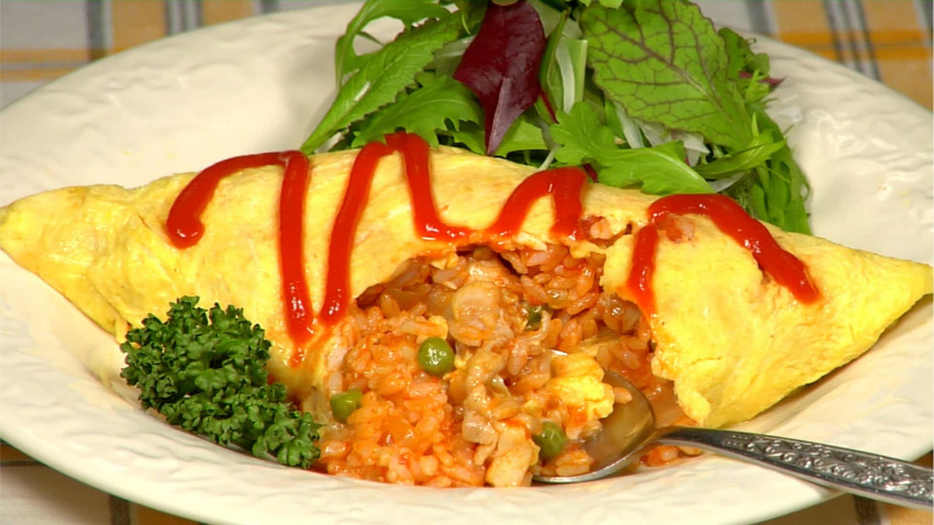 Omurice – Cơm cuộn trứng kiểu Nhật cho bữa ăn ấm lòng