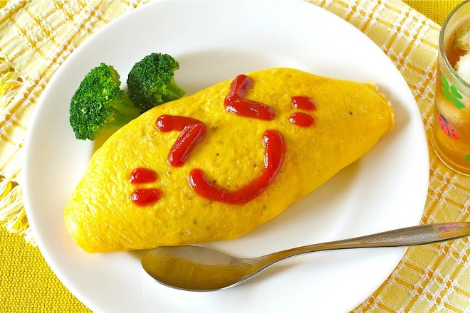 omurice – cơm cuộn trứng kiểu nhật cho bữa ăn ấm lòng