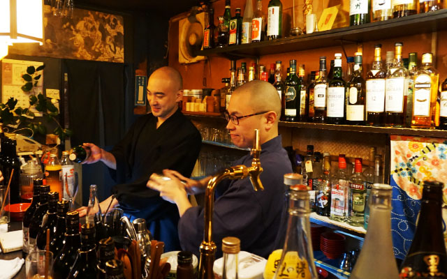 vowz bar – quán rượu do các nhà sư điều hành chỉ có tại nhật bản