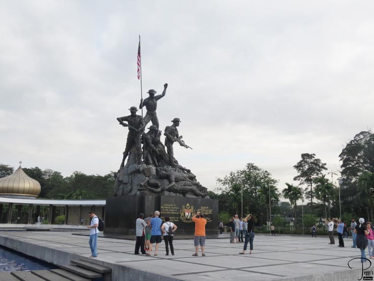 tìm hiểu về tượng đài chiến thắng malaysia