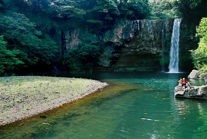 thác nước cheonjiyeon, điểm du lịch hấp dẫn hàn quốc