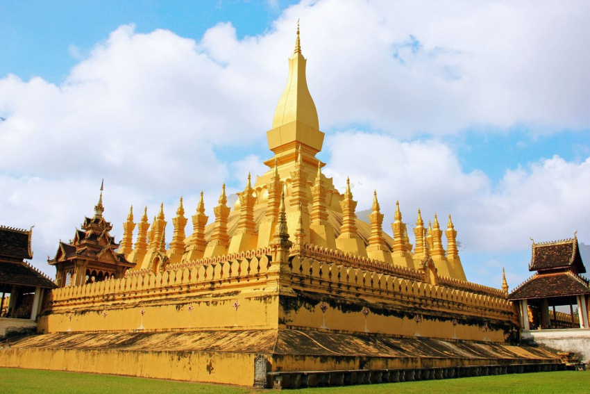 Pha That Luang ngôi chùa sắc vàng của Lào