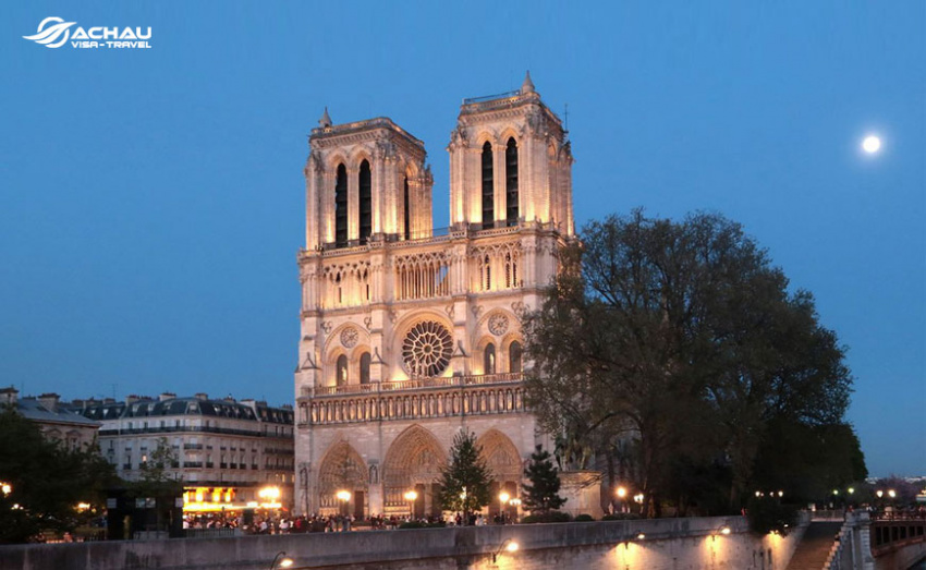 Nhà thờ Đức Bà Paris – Trái tim của kinh đô ánh sáng