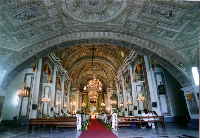 tham quan nhà thờ san agustin ở philippines