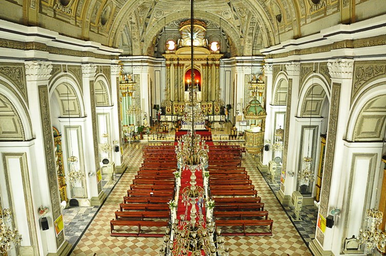 tham quan nhà thờ san agustin ở philippines