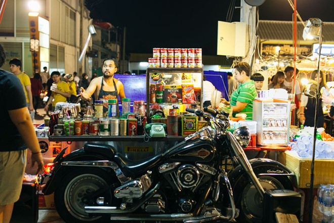 những khu chợ đêm ở bangkok nhất định phải ghé khi đến đây
