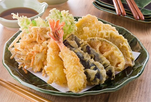 thưởng thức món tempura ẩm thực văn hóa nhật bản