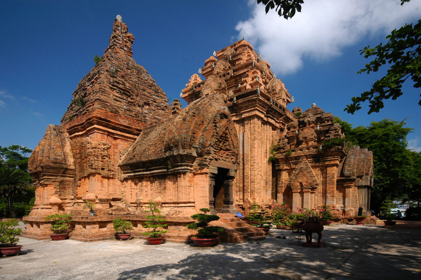 Tháp Bà Ponagar Nha Trang – một di tích lịch sử nổi tiếng tại Nha Trang