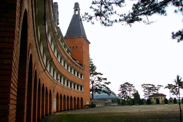 cao đẳng sư phạm đà lạt, trường cao đẳng sư phạm đà lạt thu hút du khách với lối kiến trúc độc nhất