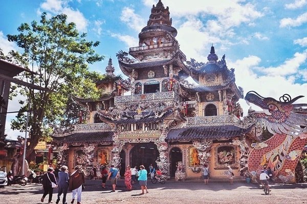 Chùa Linh Phước Đà Lạt - Ngôi chùa sở hữu 11 kỉ lục bật nhất Việt Nam