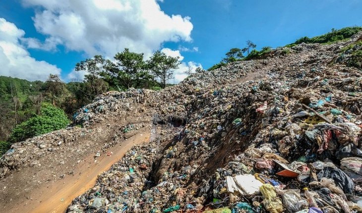 Lâm Đồng: Bãi rác Cam Ly sạt lở kinh hoàng, bất ngờ ập xuống thung lũng