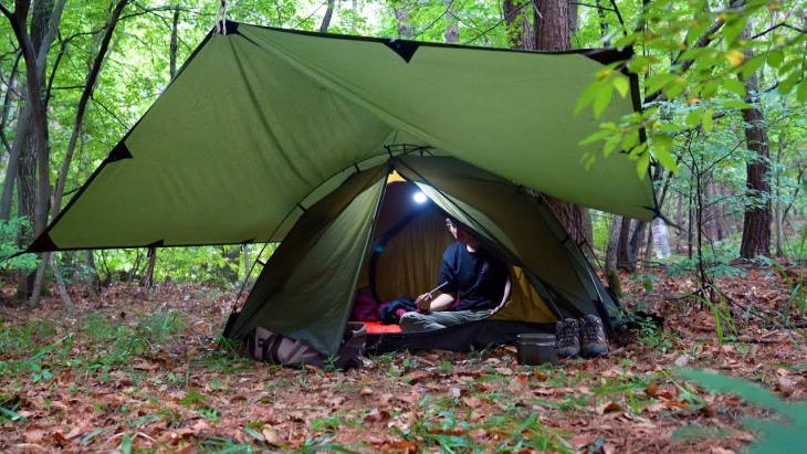 dã ngoại, leo núi, trekking, cần chuẩn bị gì? lưu ý gì khi cắm trại mùa mưa?