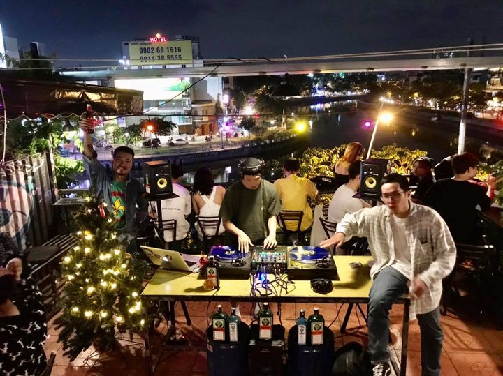 ăn chơi sài gòn, đồ uống, #7 quán cafe rooftop quận 1 ngắm view thành phố cực chill