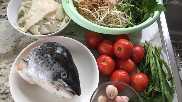 bữa tối, món lẩu, hướng dẫn cách nấu lẩu cá hồi măng chua đậm đà thơm ngon