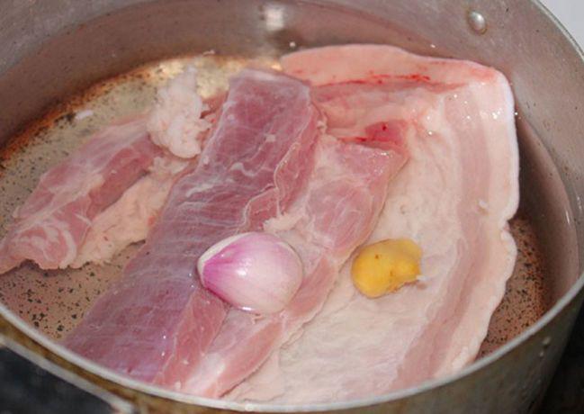 bữa trưa, món luộc, bật mí cách luộc thịt lợn ngon không hôi, không khô từ đầu bếp