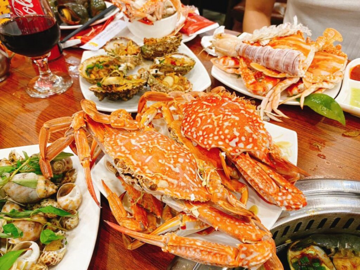 Giải mã Buffet Poseidon Lê Văn Lương có gì hấp dẫn tín đồ sành ăn?